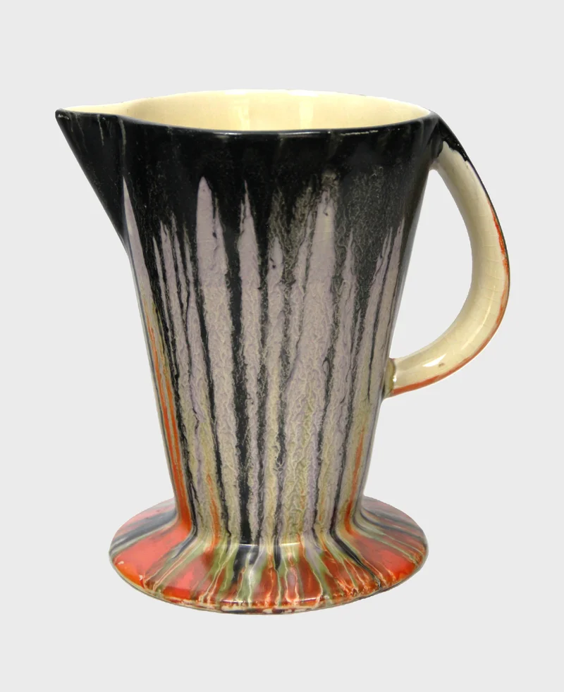 Art déco schenkkan - Porselein › Serviesgoed - €75.00 - Gemerkt "Made in England"
Steengoed.
18cm hoog
Ca 1930-1940