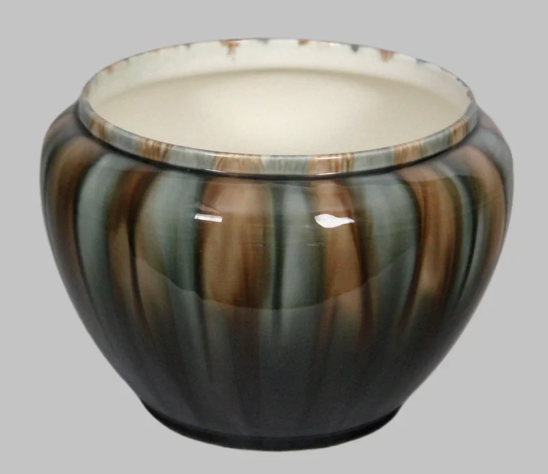 Cachepot - Porselein › cachepots - €90.00 - Art Déco cachepot
Frankrijk
26cm diameter, 19cm hoog
Ca 1930-1950