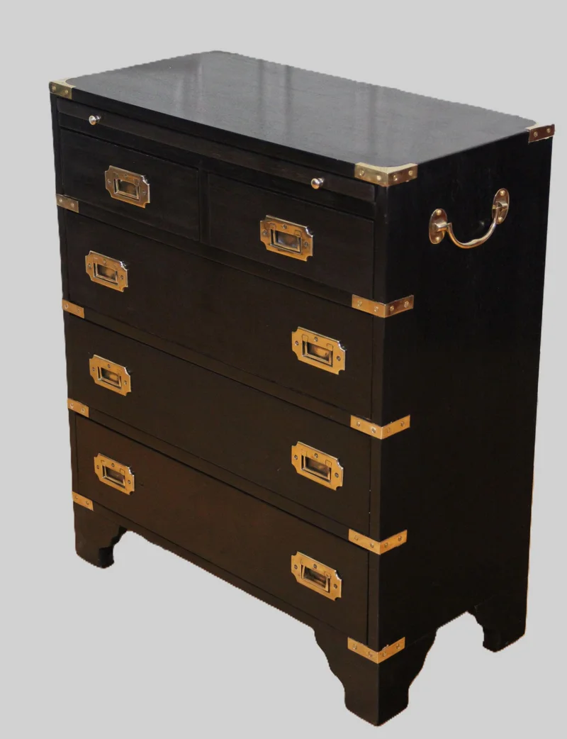 Campaign ladenkastje - Meubel › Kasten - €495.00 - Edwardian kleine commode met uitschuifblad boven de schuiven. Georgean stijl. Drie laden en twee kleine laden, gradueel vergrotend naar onder toe.
61 x 31cm; 73cm hoog.
Engeland; ca 1910/1950