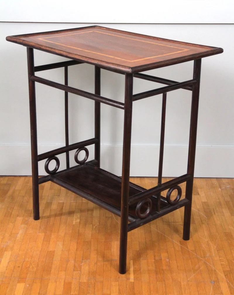 Edwardian bijzettafeltje faux bambou - Meubel › Tafels - €395.00 - Bijzettafel, oorspronkelijk voor de wintertuin.
Mahoniehouten blad met satijnhout ingelegd. Beuken struktuur in mahonie getint.
61x40cm, 69cm hoog
Ca 1930