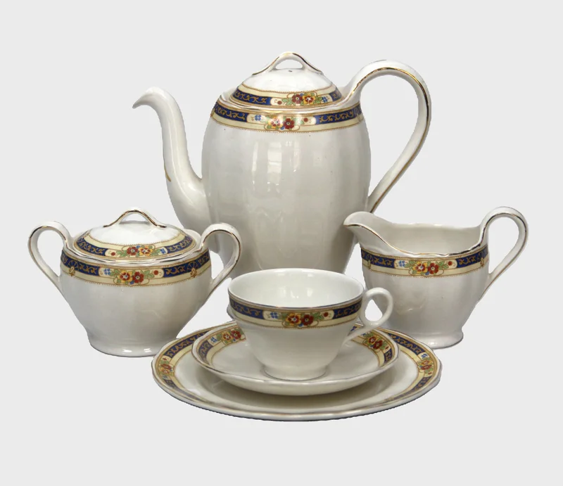 Edwardian koffieservies (1) - Porselein › Serviesgoed - €150.00 - Koffieservies gemerkt "Grindley" Creampetal.
38-delig, 11 tassen (+1 hersteld)
Periode 1950