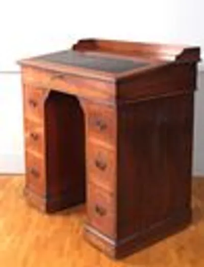 Georgean kneehole writingdesk thumbnail 2