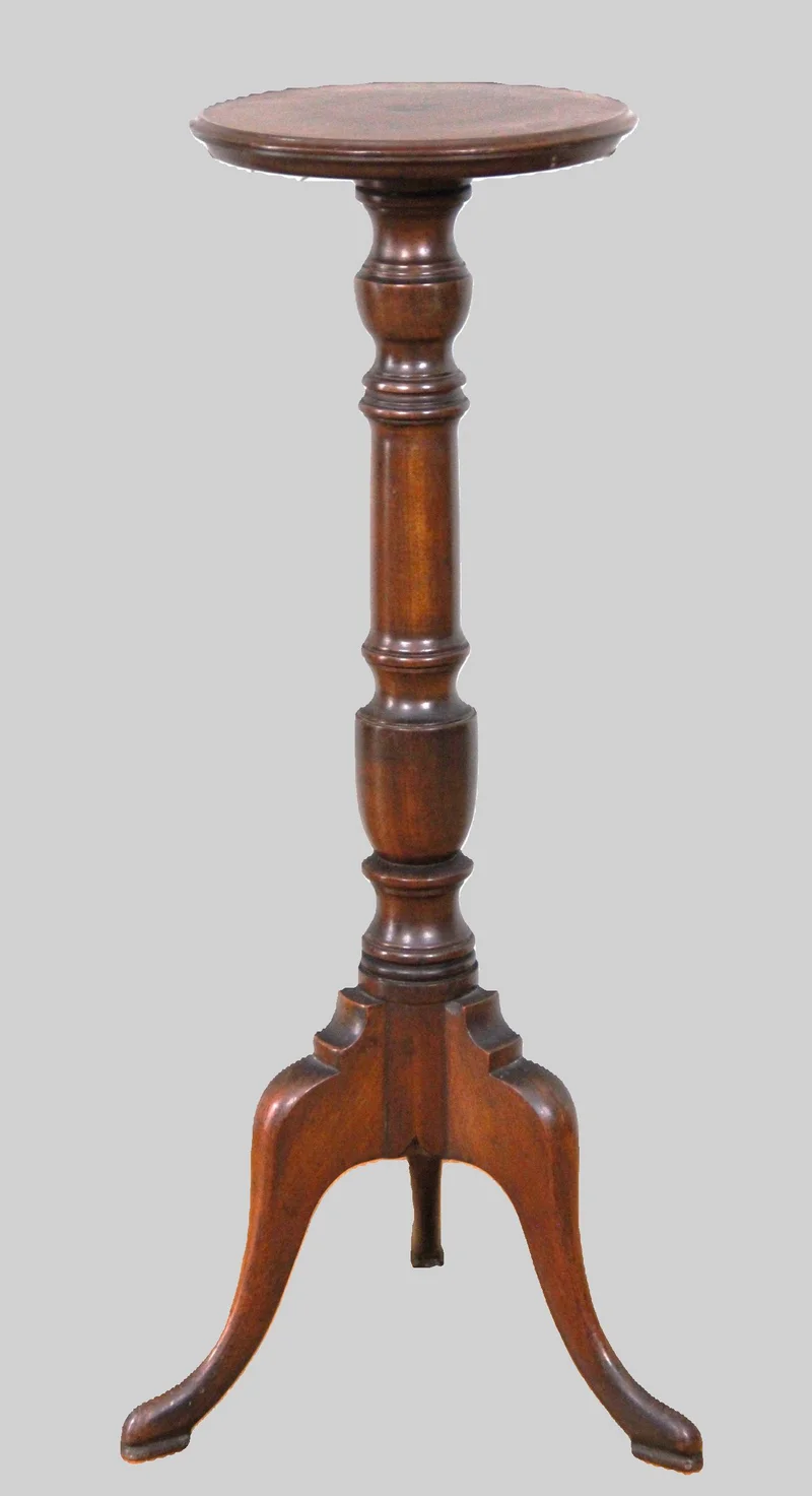 Georgean staander - Meubel › Bijzetmeubels - €135.00 - Kleine plantenstaander in mahoniehout en op driepoot.
76cm hoog; diameter 24.5cm
Georgean stijl, ca 1900