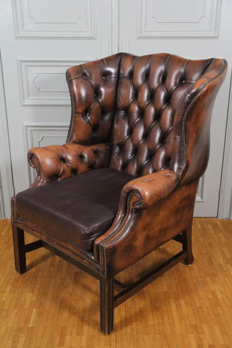 Georgean stijl wing chair - Meubel › Zitmeubels - €350.00 - Wing chair met leder gecapitonneerd.
Edwardian periode: ca 1930
88cm breed, 80cm diep, 110cm hoog