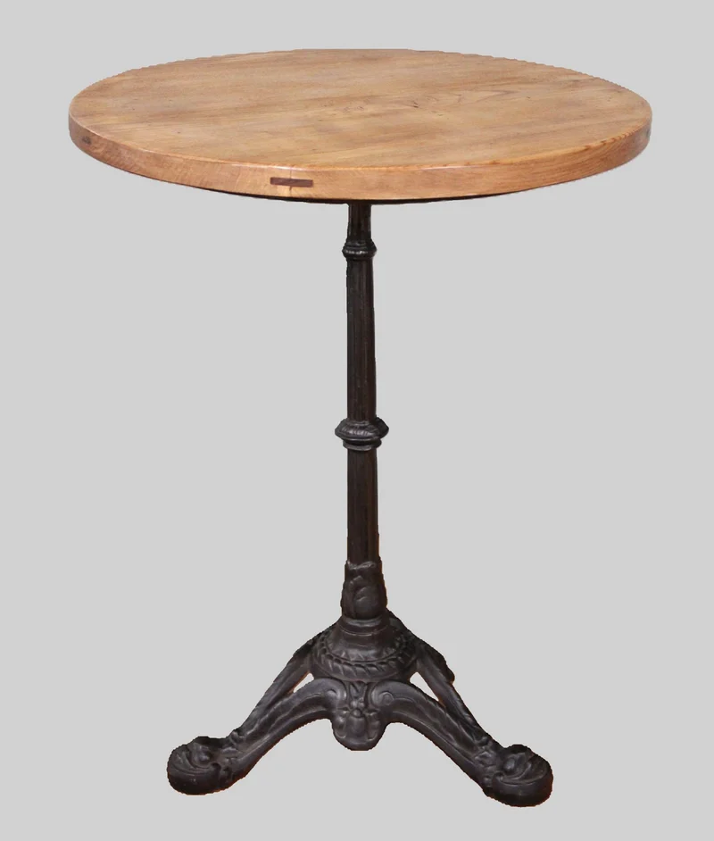 Gietijzer cafeetafeltje - Meubel › Tafels - €295.00 - Tafeltje op gietijzer onderstel en eiken blad.
Blad vernieuwd.
60cm diameter, 75cm hoog