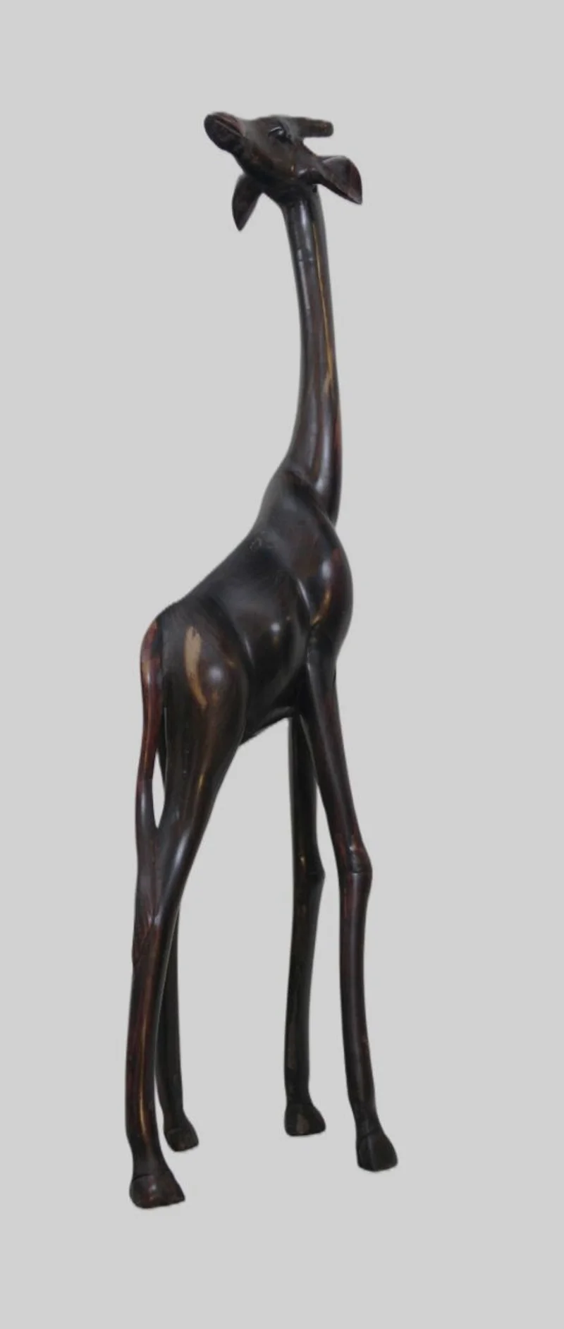 Giraf in palissander - Diversen › Figuren - €165.00 - Grote giraf, gesneden in palissanderhout.
62cm hoog