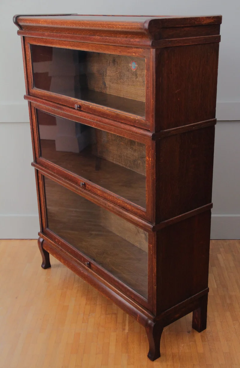 Globe wernicke - Meubel › Kasten - €750.00 - Originele, gelabelde, Globe Wernicke drieledige boekenkast in eik.
86 x 30cm; 120cm hoog
ca 1910