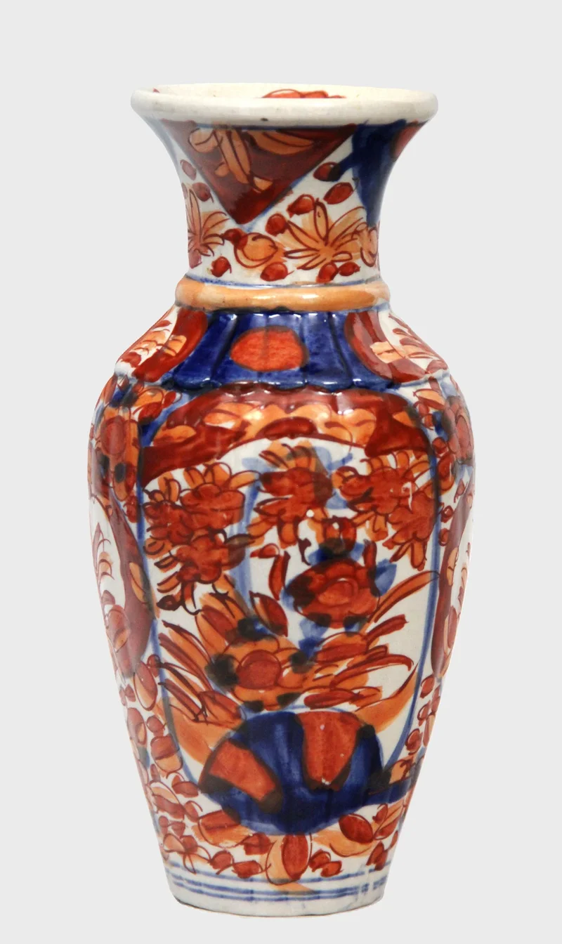 Imari vaasje, Hollandse makelij (2) - Porselein › Vazen - €25.00 - 22.5cm hoog, 10cm diameter
Vroege 20e eeuw