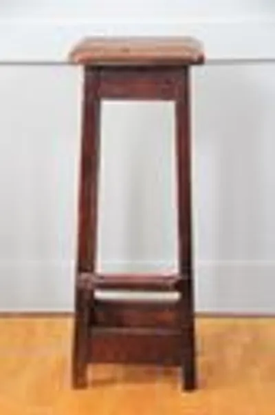 Klerkentabouret thumbnail 1