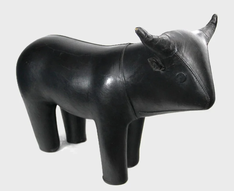 Leder voetbank - Diversen › Figuren - Vintage voetbank in leder
57cm lang, 40cm hoog
Ca 1970