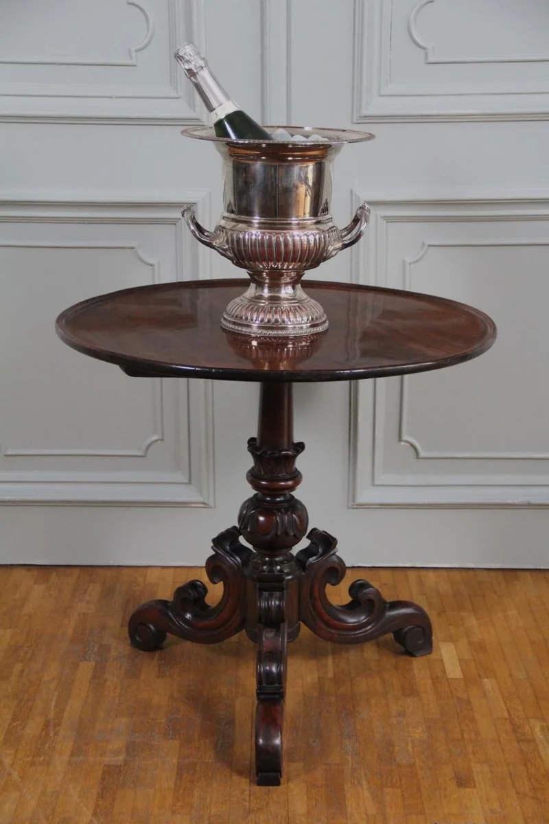 Mahonie wijntafeltje - Meubel › Bijzetmeubels - €325.00 - Rond bijzettafeltje in cubaans mahoniehout, op centrale poot.
60cm diameter, 56cm hoog
Victoriaanse periode: ca 1850