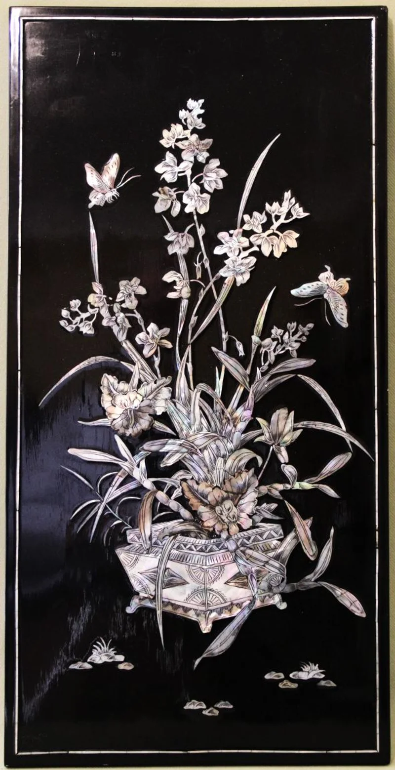 Oosters lakwerk met parelmoer inleg - Diversen › Varia - €125.00 - 58cm hoog, 29cm breed.
Eén van een set van drie.
20e eeuw

Prijs per paneel vermeld