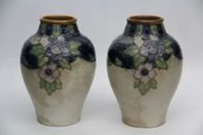 Paar Royal Doulton vaasjes thumbnail 1