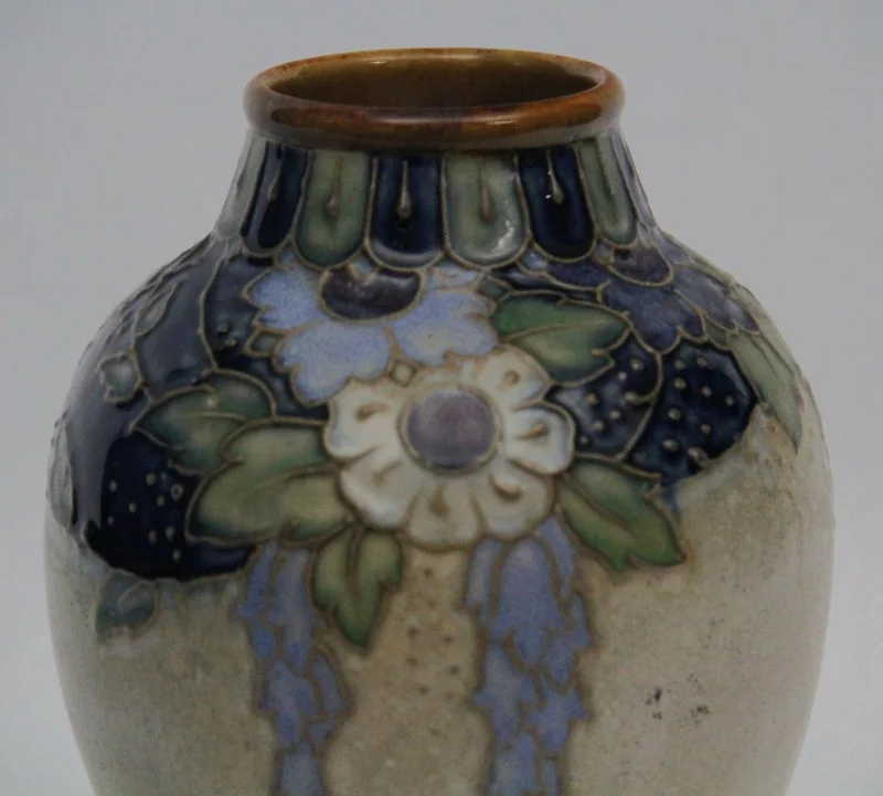 Paar Royal Doulton vaasjes - Porselein › Vazen - Paar Royal Doulton vaasjes.
Gemerkt met stempel voor de periode 1922/1927
20cm hoog