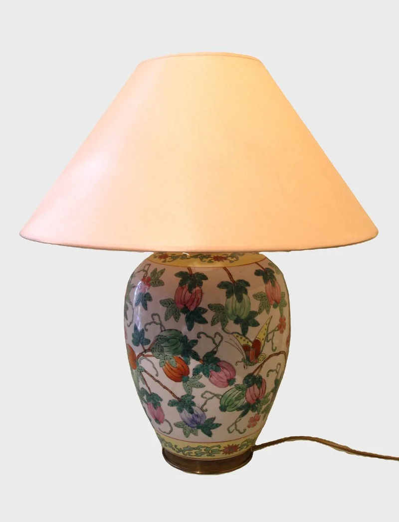 Paar sfeerlampen  - Diversen › Verlichting - €250.00 - Paar schemerlampen, gemonteerd op chinoiserie vazen.
52cm hoog
Vintage periode