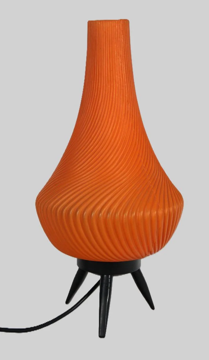 Paar vintage tafellampen - Diversen › Verlichting - €295.00 - Paar vintage tafellampen in kunststof.
20cm diameter, 45cm hoog.
1960/1970