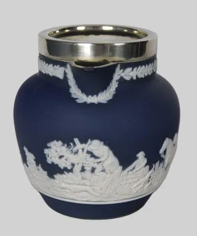 Roomkan met Wedgewood motief (2)