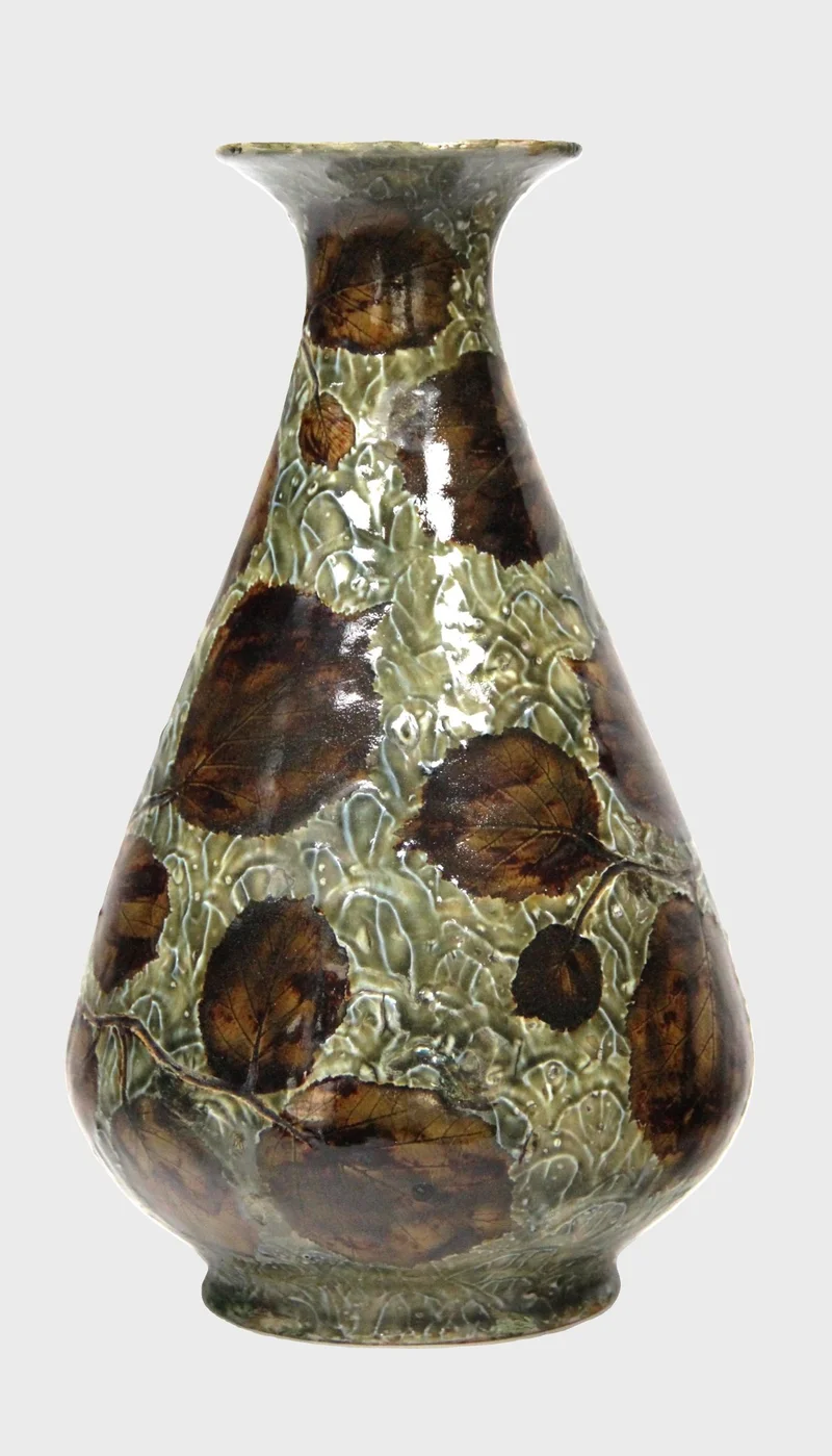 Royal Doulton vaas (6) - Porselein › Vazen - €225.00 - Gemerkt Royal Doulton
Datummerk 1891-1902
30cm hoog