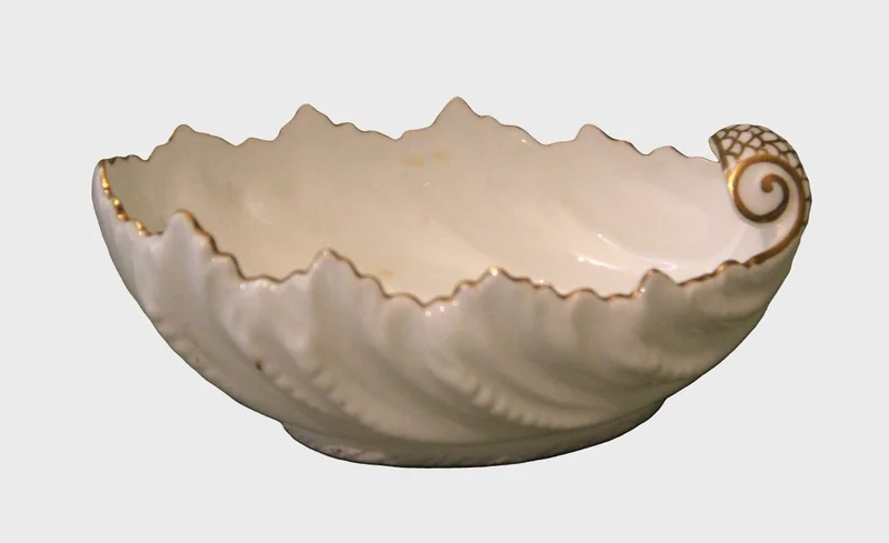 Victoriaans schaaltje - Porselein › Serviesgoed - €28.00 - Wit porselein met goudrand.
Gemerkt: Coalport
15 x 9 cm
1891-1920