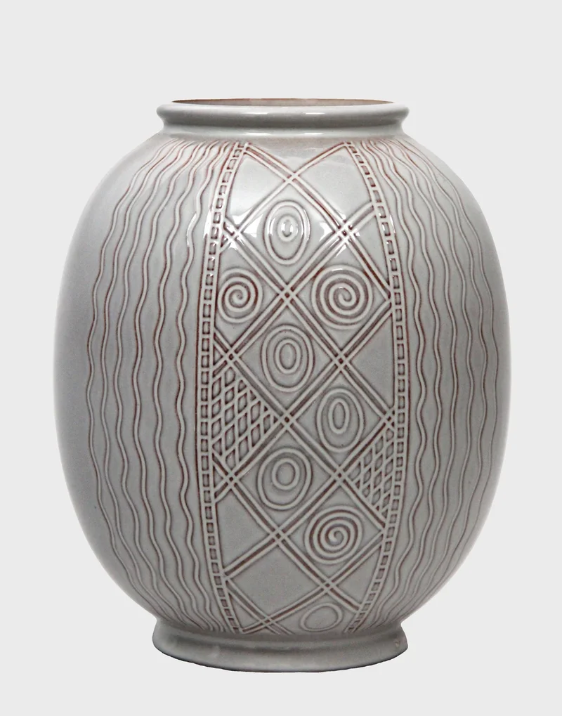 Vintage vaas (1) - Porselein › Vazen - Vintage vaas Phoenix
Ontwerp van Wim Visser (gemerkt)
20cm hoog, 17cm diameter
Nederland 1963
